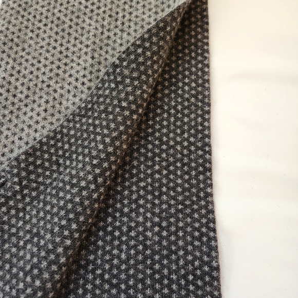 Cashmer Italy Bicolor Reversible Scarf Button Closure Reversible - Picture 7 of 9